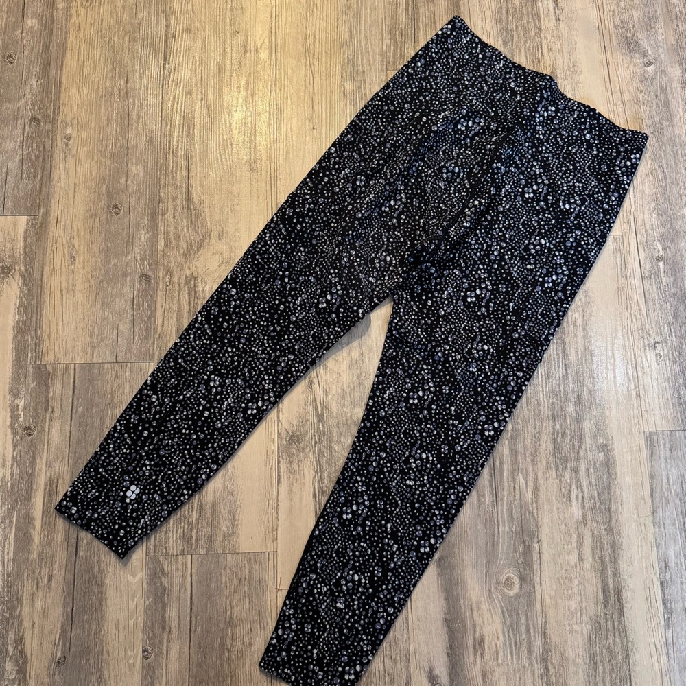 Black and White Speckled Sweaty Betty 7/8 Leggings Blue Celestial Dot